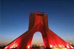 برج آزادی سرخ شد؛ علت چیست؟ + تصویر 