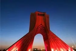 برج آزادی سرخ شد؛ علت چیست؟ + تصویر 