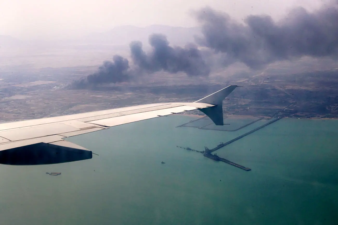 برقراری پروازها به سمت بندرعباس/ وزیرکشور: ۸۰ درصد از حریق انفجار بندرعباس مهار شد