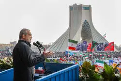 دولت چهاردهم زیر ذره‌بین؛ تحلیل میبدی از سال سخت پزشکیان