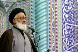 امام جمعه قم: شعار مرگ بر امریکا خطاب به مردم نیست، خطاب به سیاست‌هاست