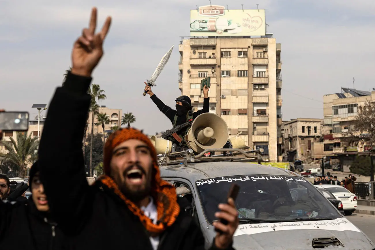 دومینوی دیوانه‌وار سقوط در شام؛ حلقه محاصره اسد تنگ‌تر شد 