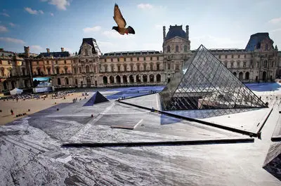 ارزش اموال مسروقه از لوور مشخص شد/ سنا رئیس موزه را فراخواند