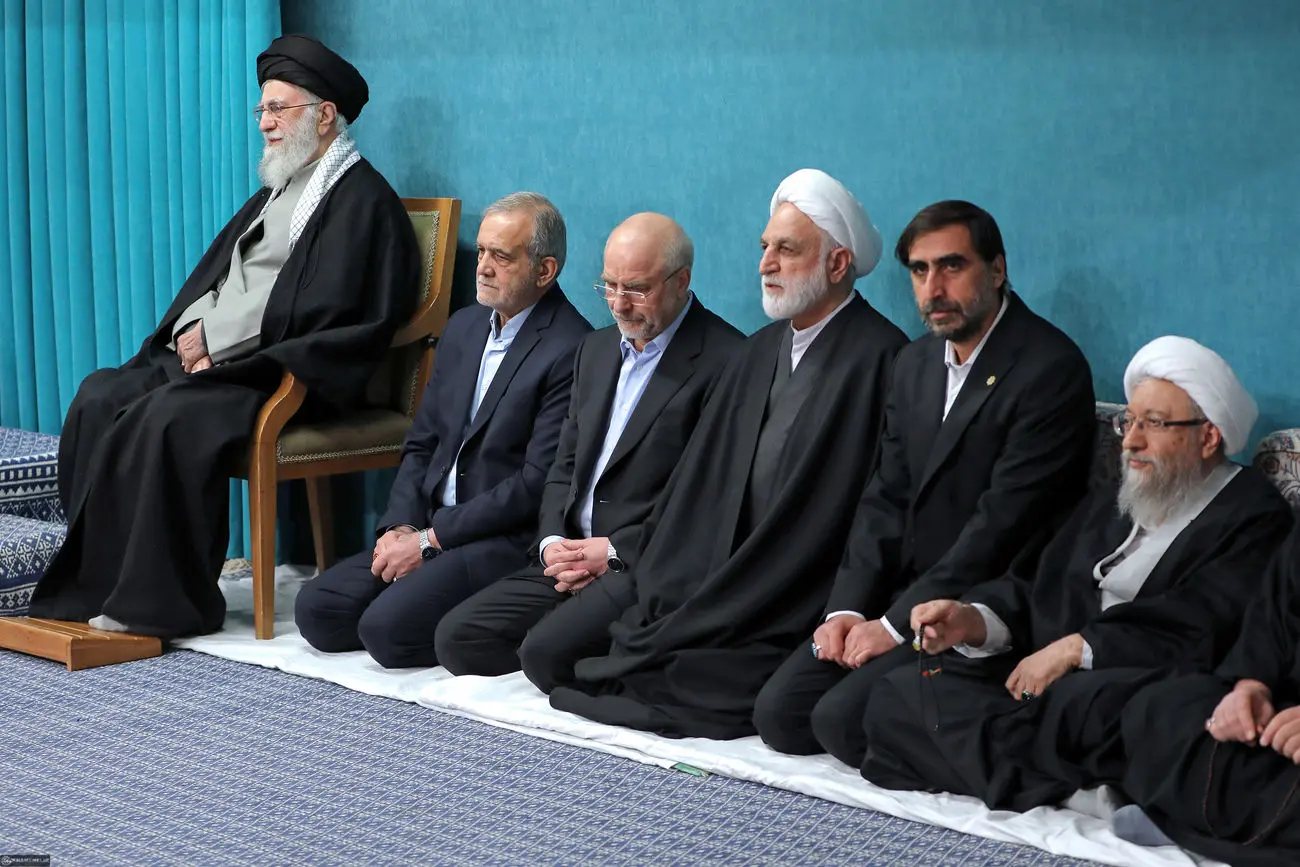 سخنان پزشکیان در دیدار کارگزاران نظام با رهبر انقلاب؛ قدردانی رهبری از رئیس‌جمهوری/ ظریف و ساداتی‌نژاد هم آمدند 