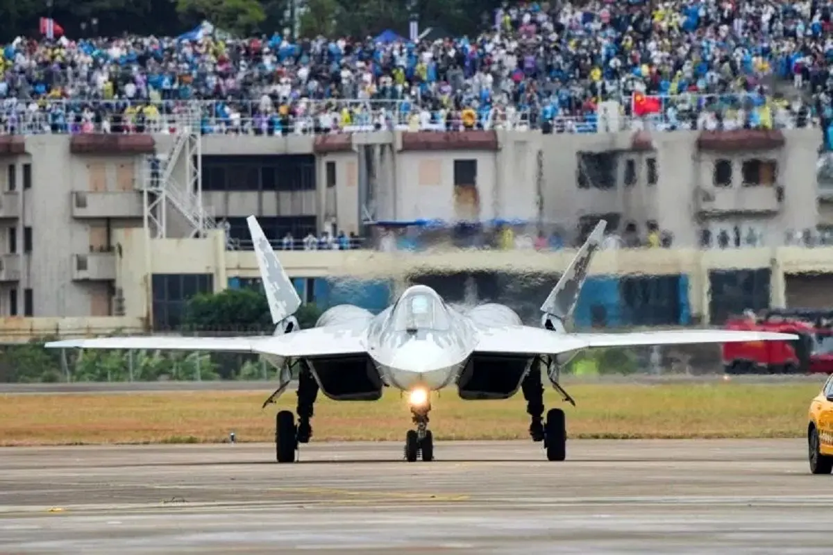 پرواز جنگنده‌های روسی مجهز به موشک هایپرسونیک در نزدیکی مرزهای چین