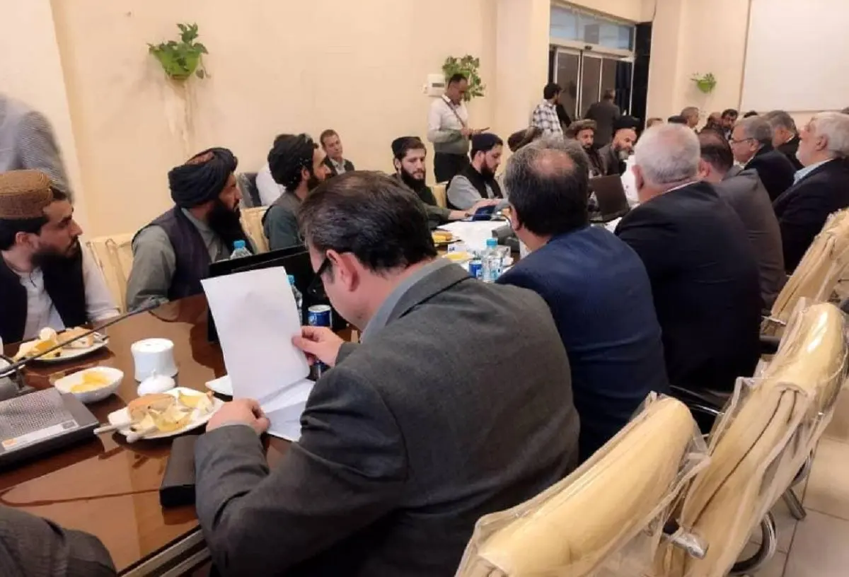 نشست مشترک ایران و افغانستان در مرز دوغارون/ تأکید بر توسعه تجارت و رفع موانع ترانزیتی