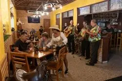 یک گام به پس؛ وقتی کسب‌وکارهای خصوصی به نجات قلعه کمونیست‌های می‌آیند!