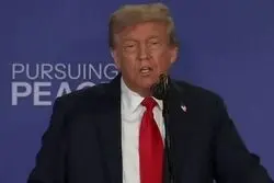 ترامپ: شاید یکی از دو نفری که پشت من هستند در انتخابات ۲۰۲۸ نامزدشوند شاید هم هر دو با هم نامزد شوند+ تصویر