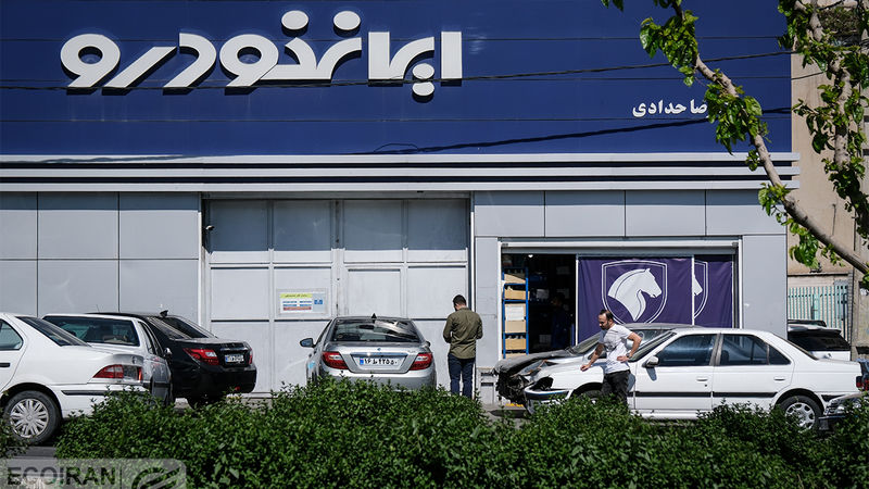 ایران خودرو سر دوراهی توقف تولید و بروزرسانی قیمت