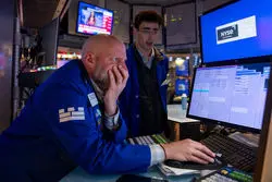 بازارها در شوک ترامپ؛ سقوط سهام و دلار